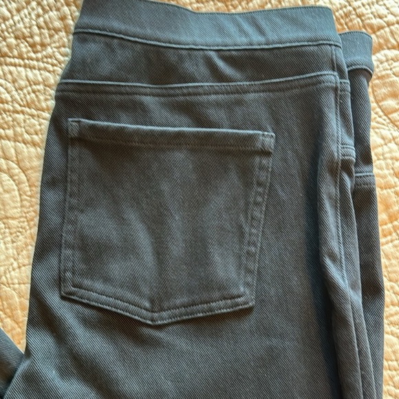 SPANX Pull-On Capri Jeans - Picture 2 of 11